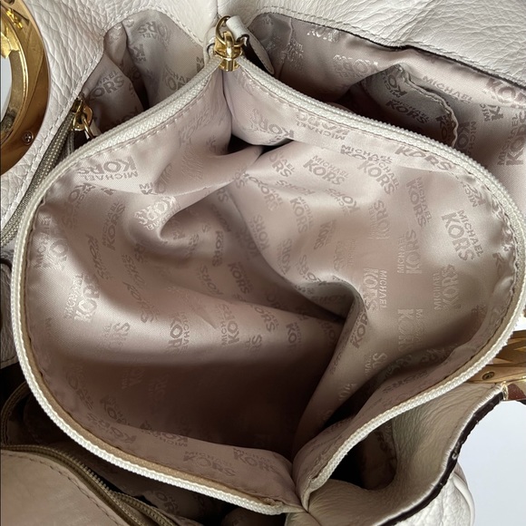 Michael Kors Fulton Large Ivory Leather Shoulder Bag - Picture 8 of 14